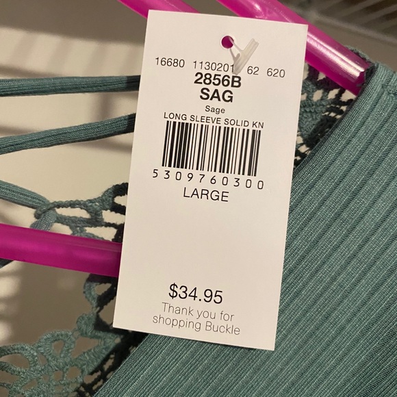 Crop top - Picture 2 of 3